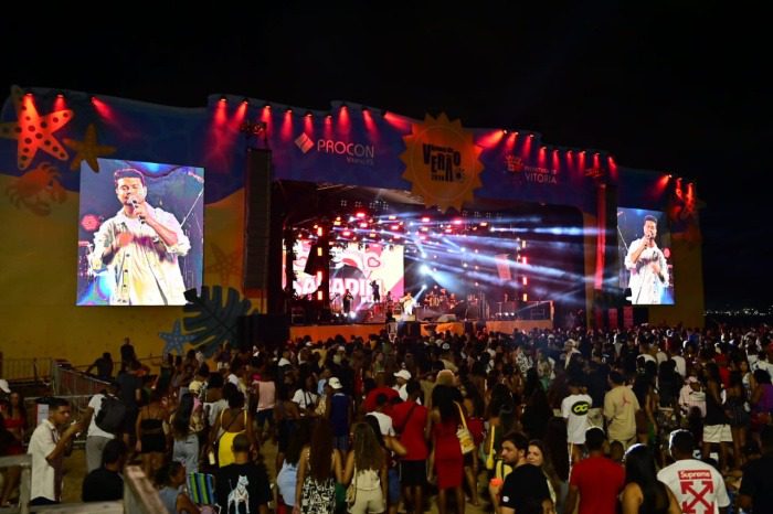 Terceira semana da Arena de Verão reúne 80 mil pessoas com arrocha, sertanejo e emoção