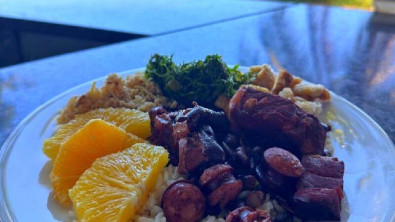 Domingo é dia de feijoada liberada no Encontro da Ilha por R$ 59,90