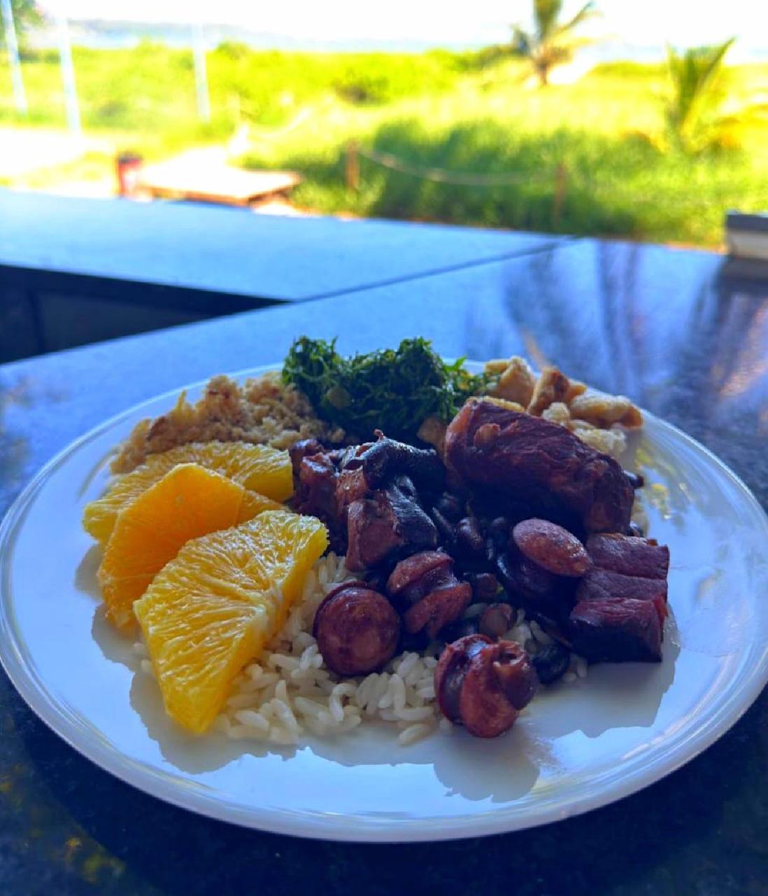 Domingo é dia de feijoada liberada no Encontro da Ilha por R$ 59,90