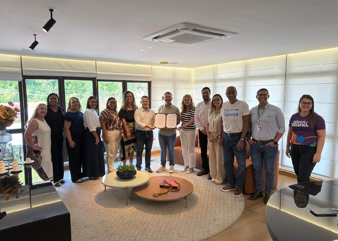 Viana e Sicredi firmam parceria para ampliar Educação Financeira nas escolas municipais