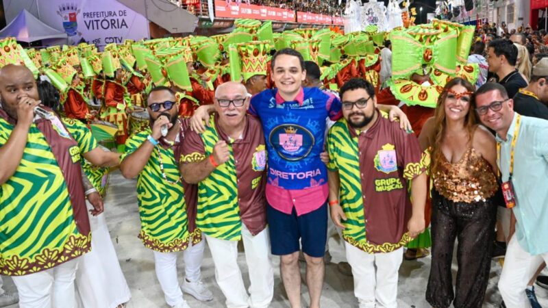 Pazolini abre o Carnaval do Brasil, destaca avanços na Cidade do Samba e acompanha desfiles no Sambão