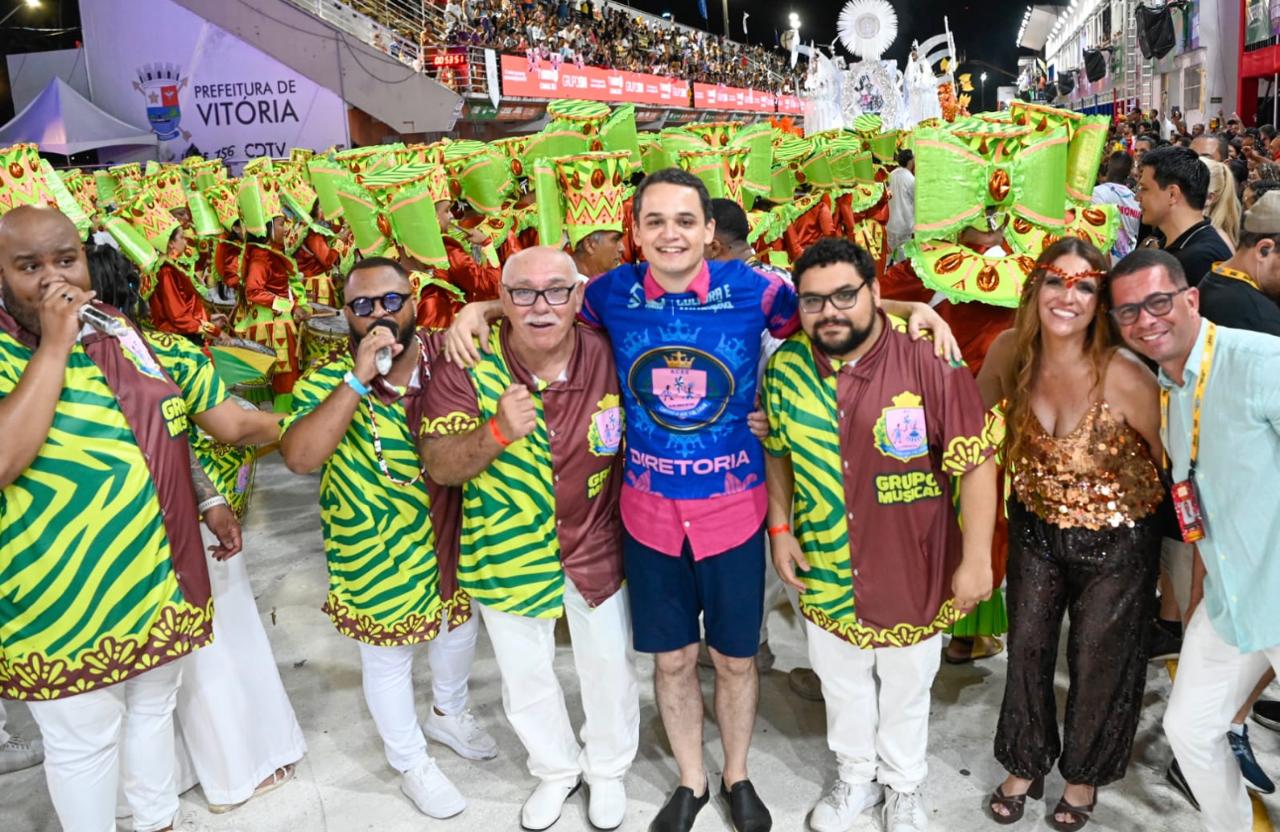 Pazolini abre o Carnaval do Brasil, destaca avanços na Cidade do Samba e acompanha desfiles no Sambão