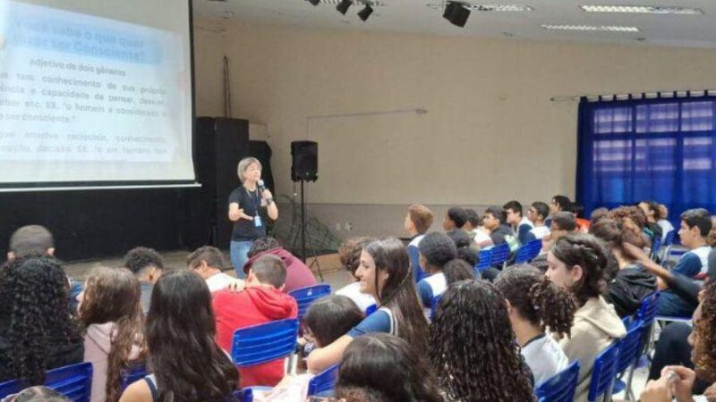 Apostas online e seus riscos são tema de palestra do Procon para alunos