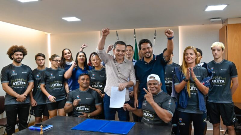 Pazolini oficializa lei que integra Bolsa Atleta às Academias Populares