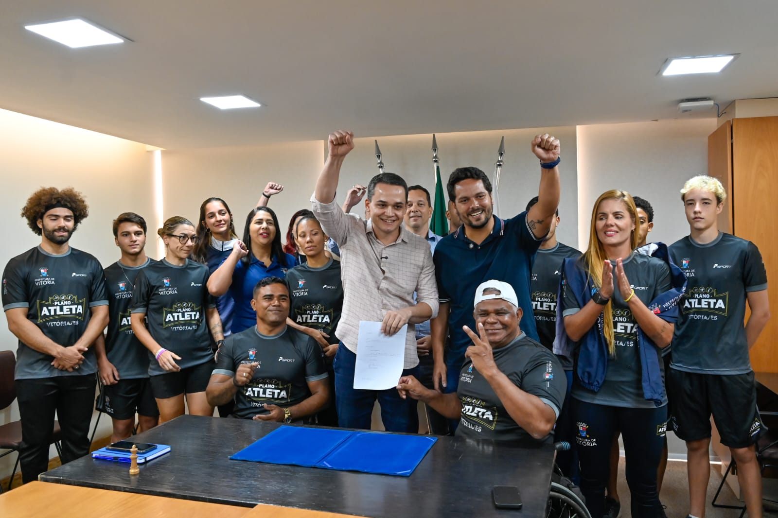 Pazolini oficializa lei que integra Bolsa Atleta às Academias Populares