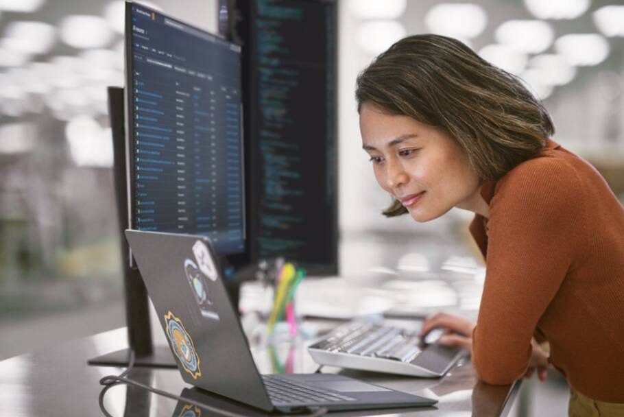 Capacitação em tecnologia impulsiona protagonismo feminino com curso Jovem Programadora