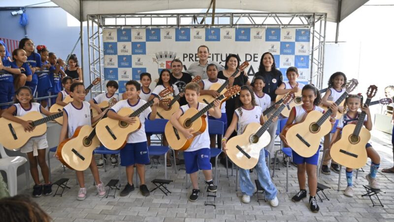 Pazolini entrega escola Amiltom Monteiro revitalizada à comunidade da Grande Santo Antônio