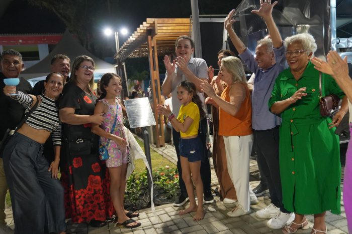 Praça Therezinha Grecchi é inaugurada como espaço de lazer no bairro República