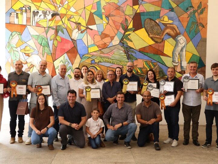 Secretaria de Agricultura entrega certificados a queijarias premiadas no Mundial do Queijo