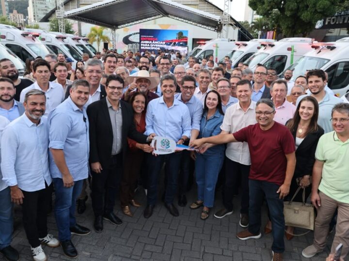 Governo do Estado investe na saúde e entrega 21 ambulâncias aos municípios capixabas