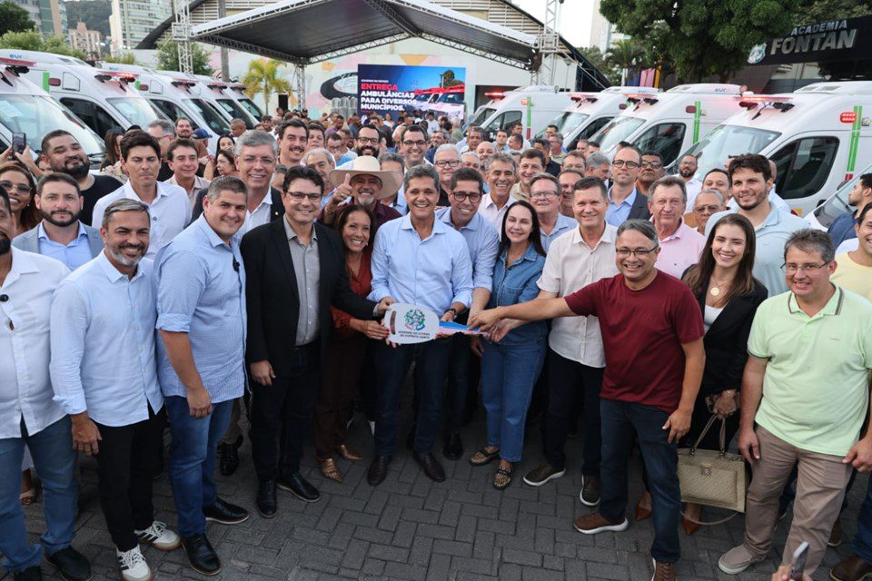 Governo do Estado investe na saúde e entrega 21 ambulâncias aos municípios capixabas
