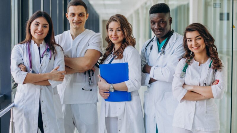 Agência do Trabalhador abre mais de mil vagas de emprego a partir desta segunda-feira (8)
