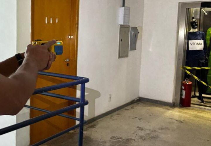 Agentes concluem curso de habilitação para uso da arma de incapacitação Taser 10