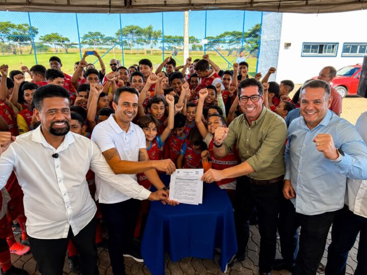 Marcelo Santos amplia investimentos no esporte com novos Campos Bom de Bola em 11 cidades do ES