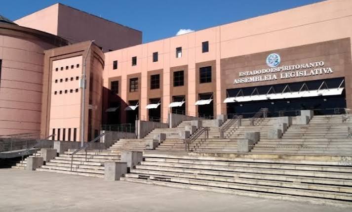 Academia Espírito-Santense de Letras comemora 105 anos com homenagem e reflexão sobre a cultura