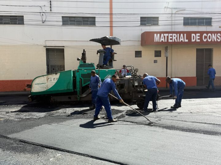 Prefeitura realiza serviços de manutenção e pavimentação neste domingo