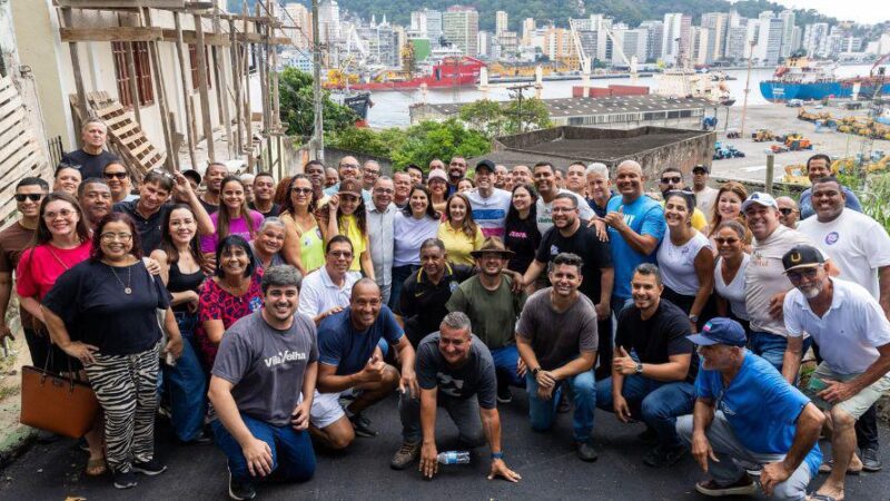 Caminhada celebra entrega da pavimentação de sete vias no bairro Argolas, em Vila Velha