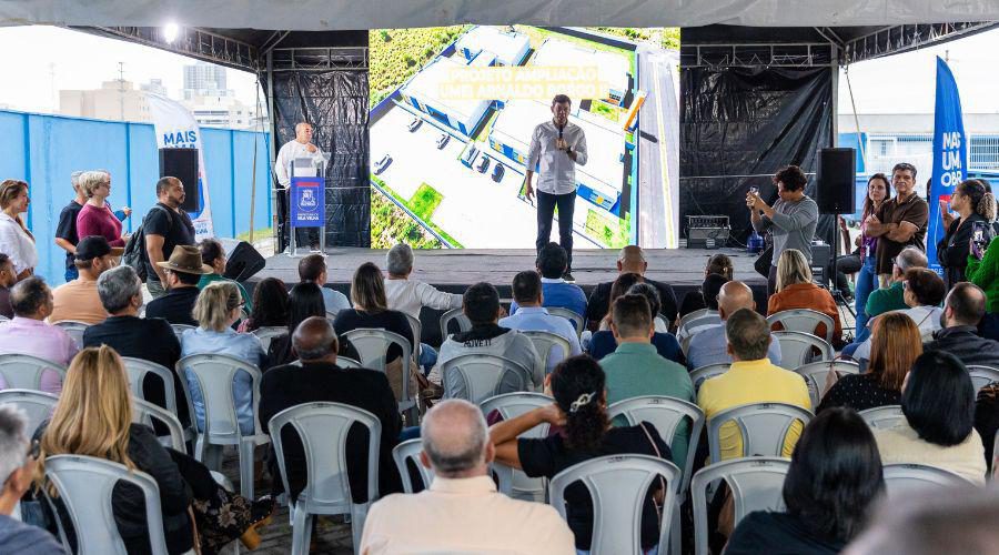 Prefeito assina ordens de serviço para ampliar unidades de educação infantil