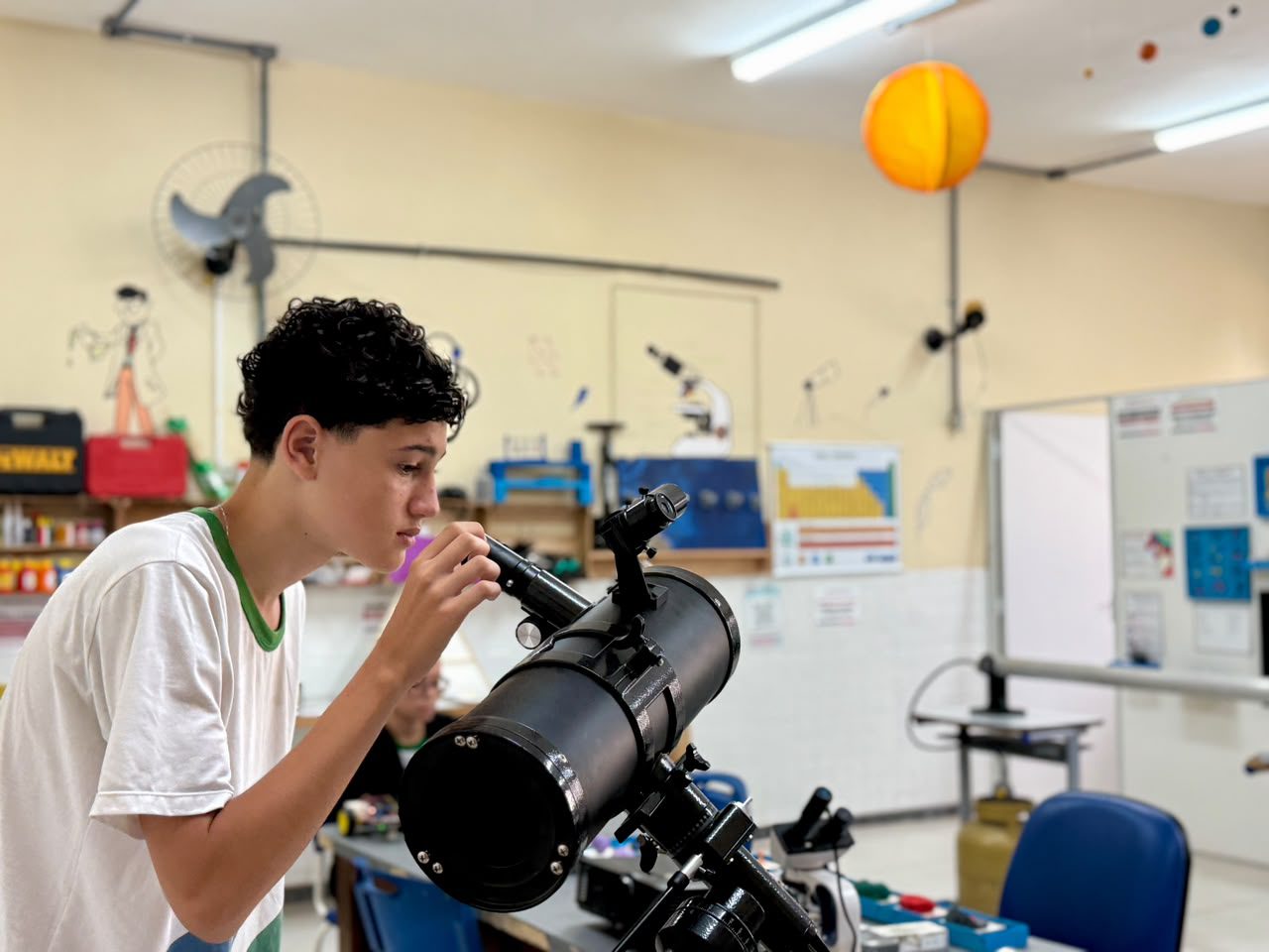 Laboratório Maker estimula criatividade e aproxima estudantes da ciência e tecnologia em Cariacica