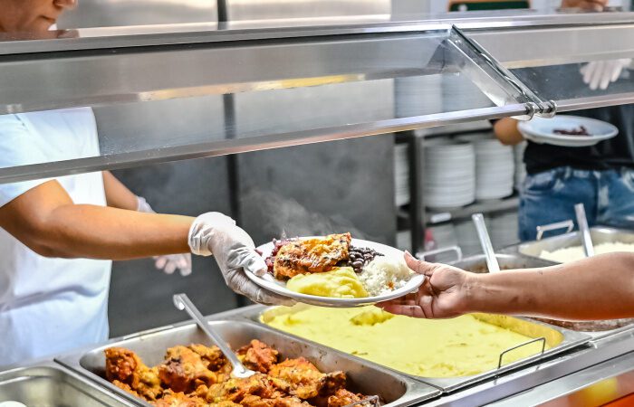 Tecnologia chega ao Restaurante Popular de Vitória para facilitar o atendimento