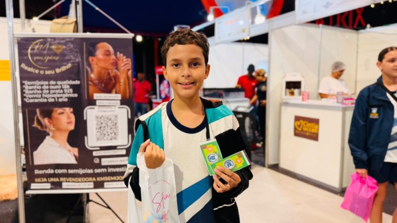 Estudantes da Terfina Rocha usam moeda própria para comprar produtos no MEI Conecta